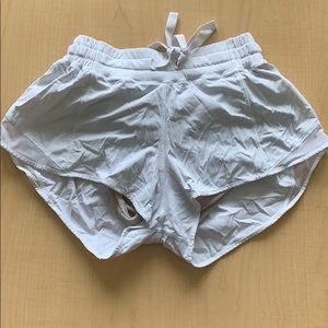 Lululemon Hotty Hot shorts 2.5 inch